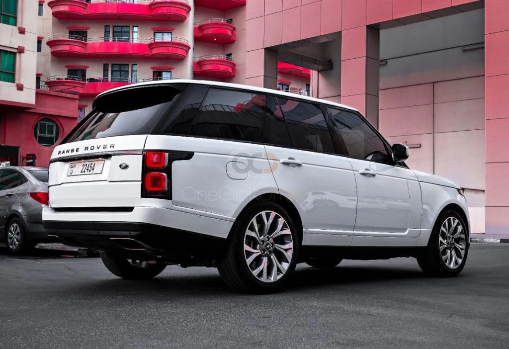 White Land Rover Range Rover Vogue SE 2021 for rent in Dubai 1